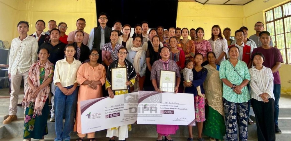 EAC Tseminyu, Mhathung Ngullie, officials with awardees and participants during the Best Farmers Award felicitation programme held at Phenwhenyu Village, Tseminyu. (DIPR Photo)